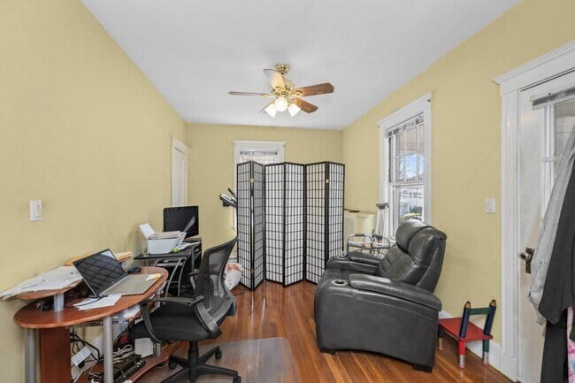 Building Photo - 6 W Selden St