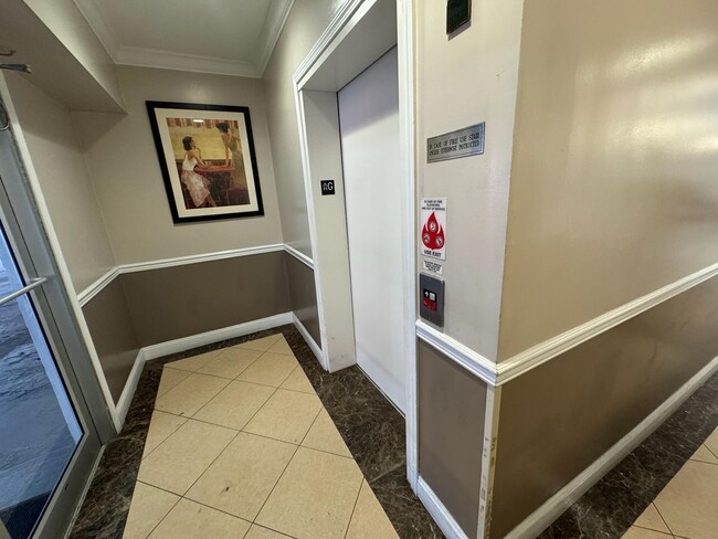 Building Photo - 4401 Park Ave