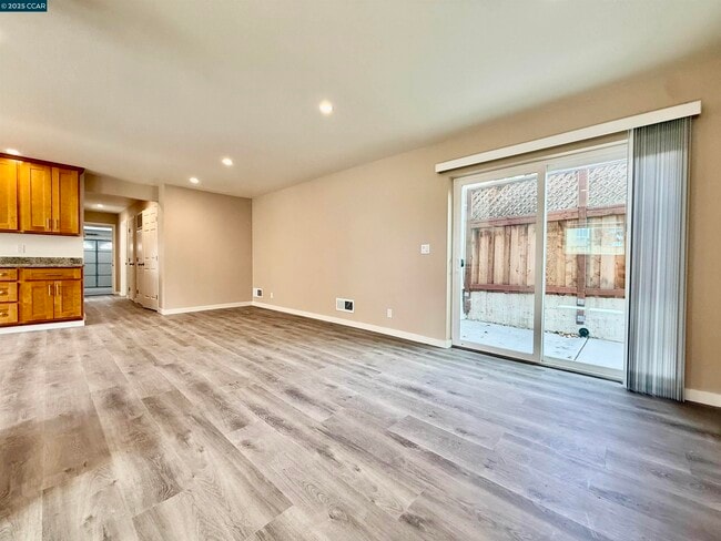 Building Photo - 148 Lancaster Way