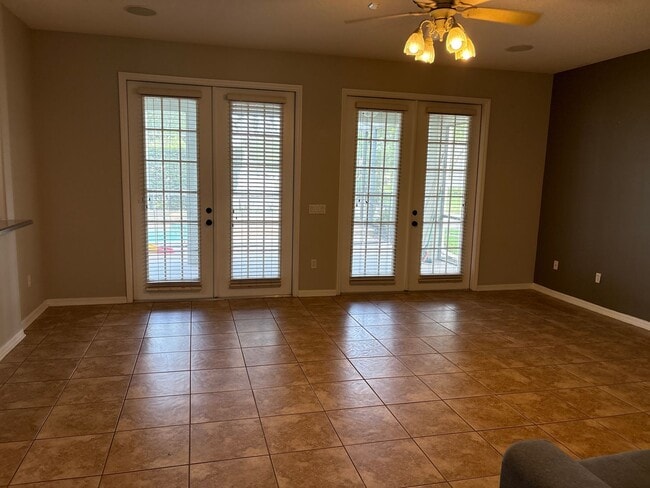 Building Photo - Stunning 6-Bedroom Pool Home in Desirable ...