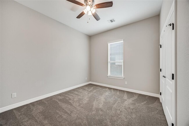Building Photo - 21434 Lakefront Dr
