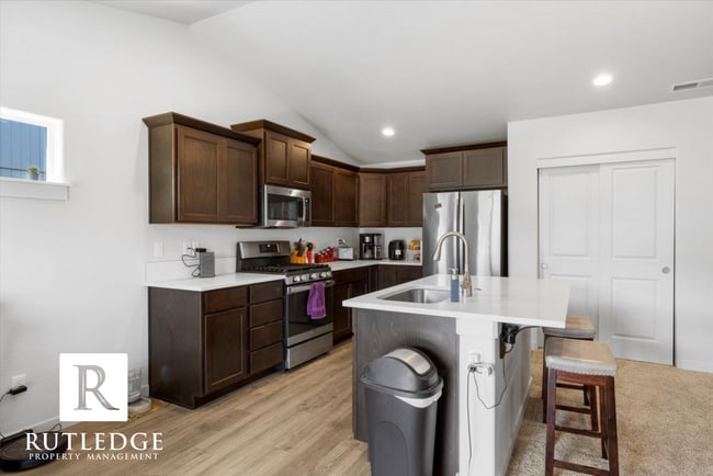 Building Photo - 3 Bedroom 2 Bath Home in Medford!