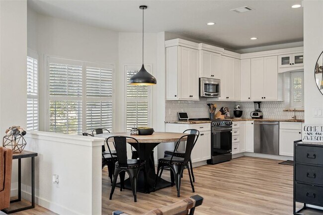 Building Photo - 310 Saddle Blanket Dr