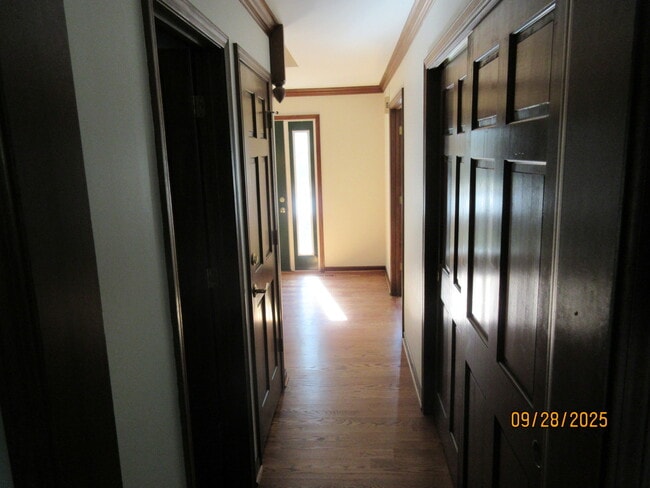 Building Photo - 1099 W Jefferson Ave