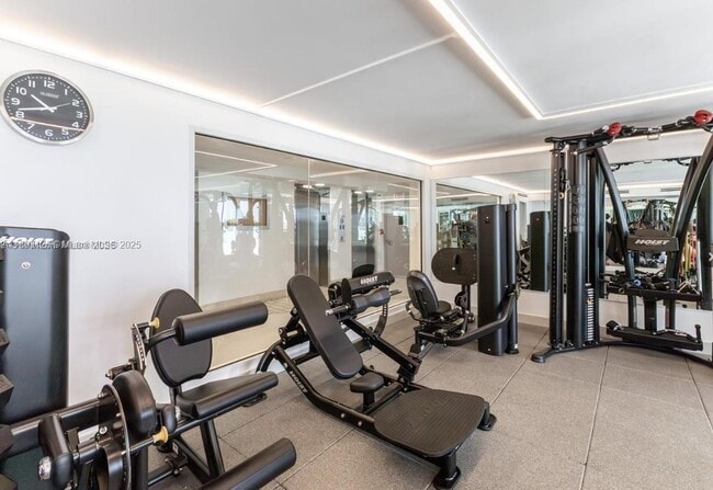 Building Photo - 345 Ocean Dr