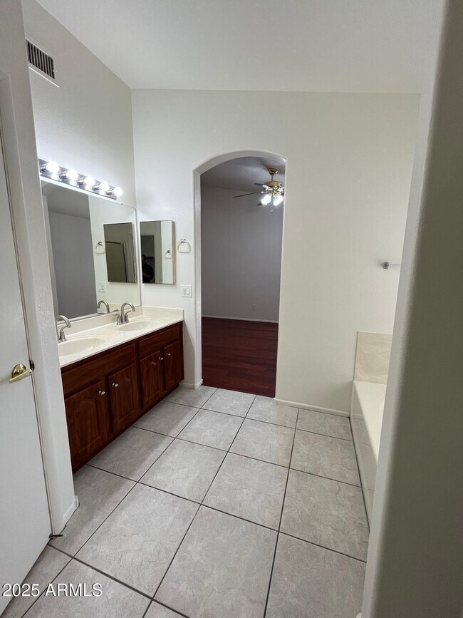 Building Photo - 5023 W Kristal Way