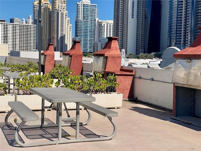 Building Photo - 17011 N Bay Rd