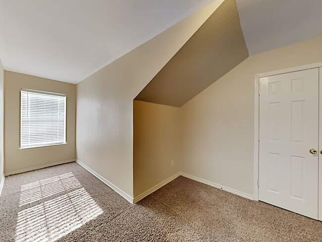 Building Photo - 3013 S Fork Dr