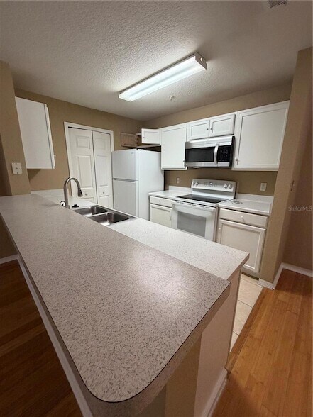 Building Photo - 5475 Vineland Rd