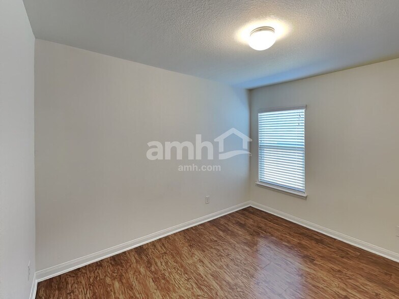 Building Photo - 7329 Canyon Light