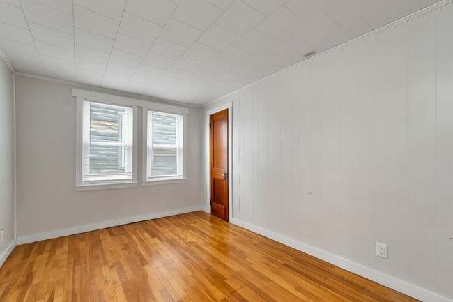 Building Photo - 86 Main St