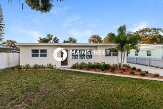 Building Photo - 3 Bedroom Pet-Friendly Home in Tarpon Springs, FL with Main Street Renewal