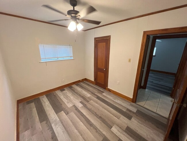 Building Photo - 4 bedroom, 2 bathroom home located in Bato...