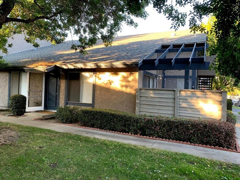 Building Photo - 875 Silver Fir Rd
