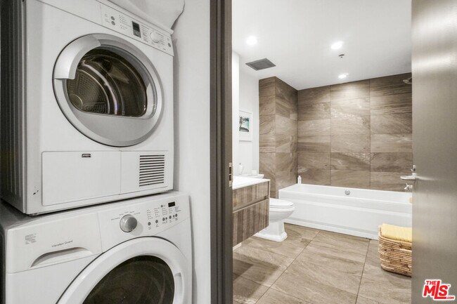 Building Photo - 1855 Industrial St