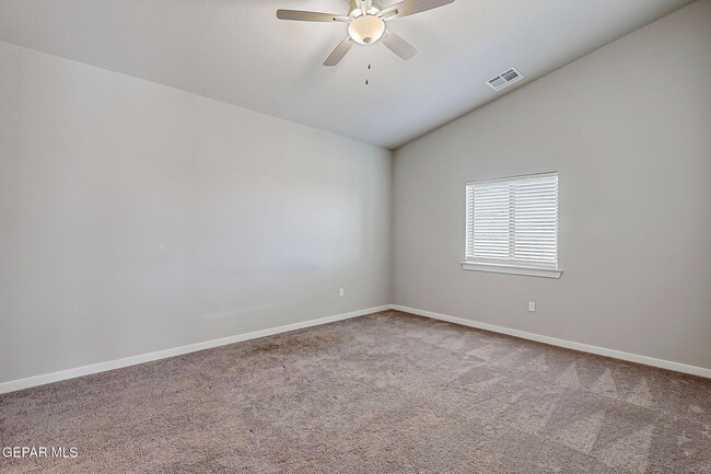 Building Photo - 12616 Zollinger Ave