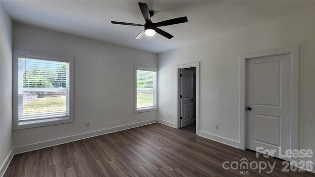 Building Photo - 1818 E Greenbriar Rd