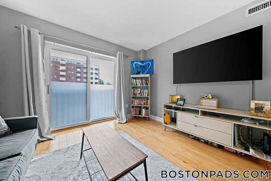 Building Photo - 175 Cottage St