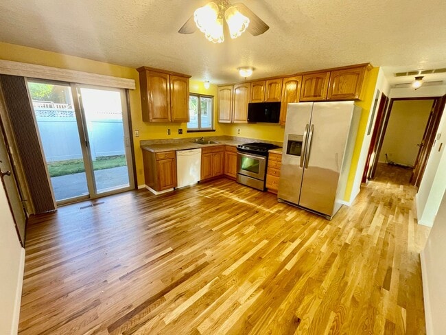 Building Photo - Beautiful 2bd/1bath South Tabor Home with ...