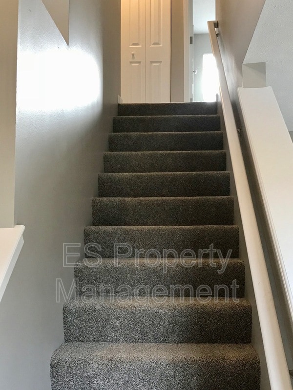 Building Photo - 5390 Lakeside Manor Dr