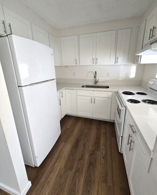 Building Photo - Spacious 2br/1.5ba/2pkg Condo in Waikiki