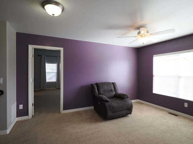 Building Photo - 5 Bedroom Home with AC in Cordera!