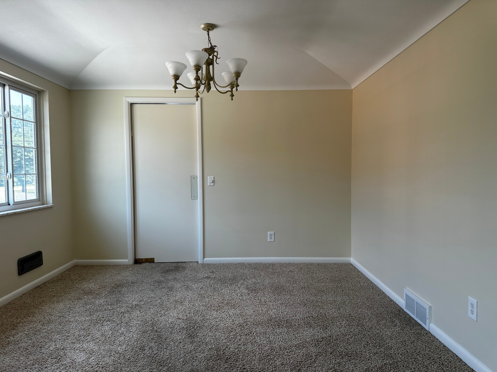 Dining - 3030 Hardale Blvd