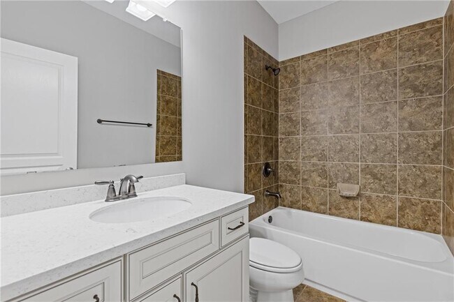 Building Photo - 5440 Northview Lake