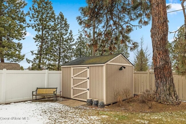 Building Photo - Luxurious Single-Level Rancher in Post Falls