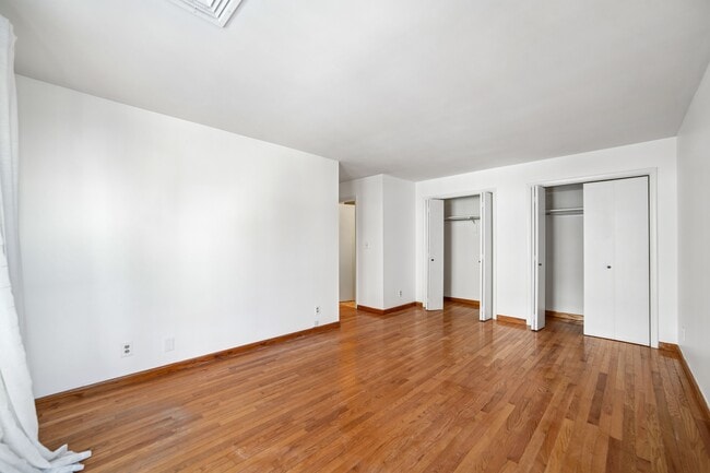 Building Photo - 1491 John St