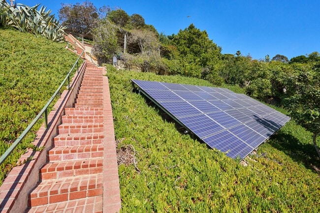 Building Photo - Aqua Vista - Entertainers Playhouse