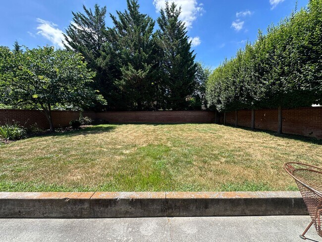 Building Photo - 1315 Handley Ave