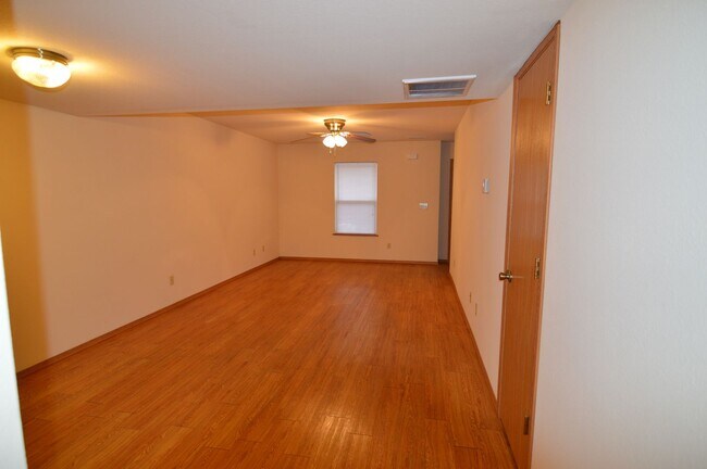 Building Photo - 20316 Skyview Dr
