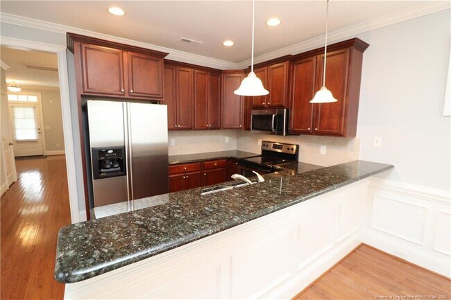 Building Photo - 5013 Sunny Creek Ln