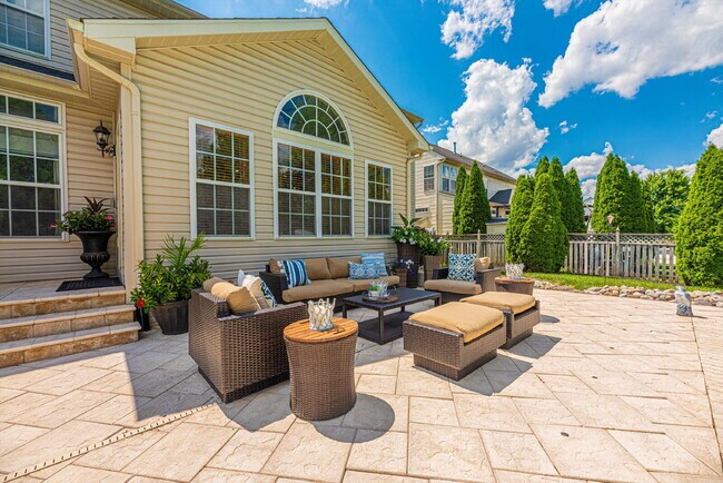 Building Photo - Beautiful 4-Bedroom Colonial in Walkersville