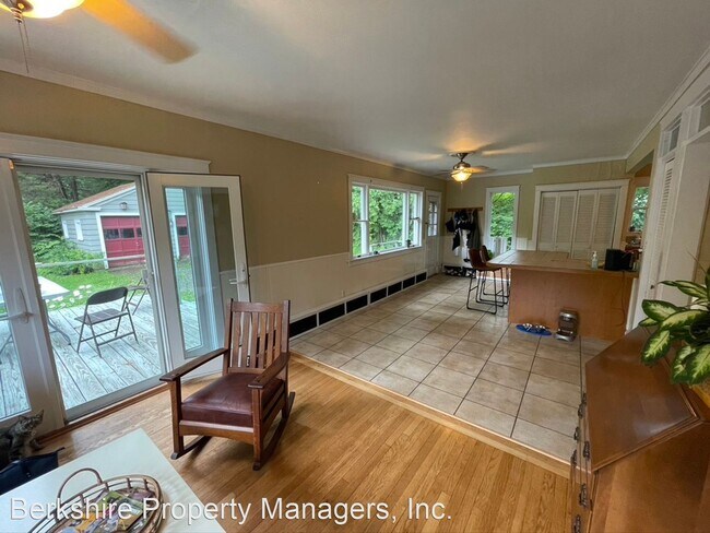 Building Photo - 3 br, 1.5 bath House - 65 Spadina