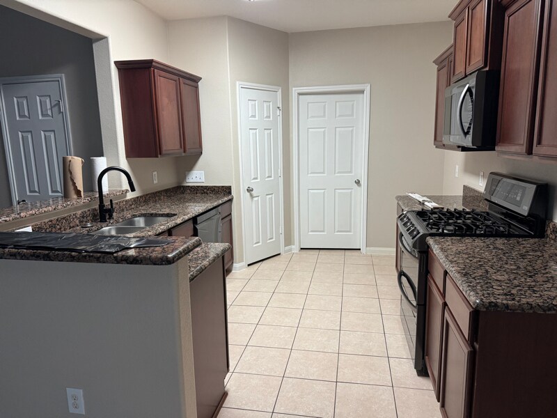 Building Photo - 504 Riverbed Dr