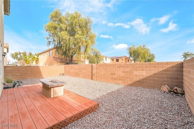 Building Photo - 744 Blue Barrel St