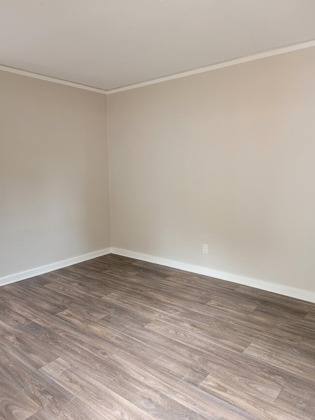 Building Photo - 332 S Bull St