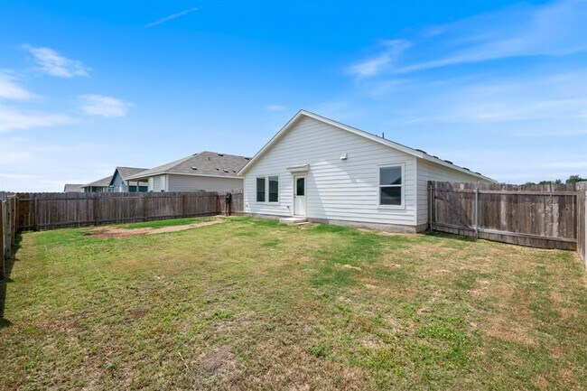 Building Photo - 412 Heritage Grvs Rd