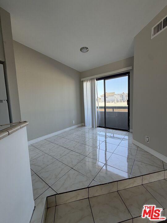 Building Photo - 18630 Burbank Blvd