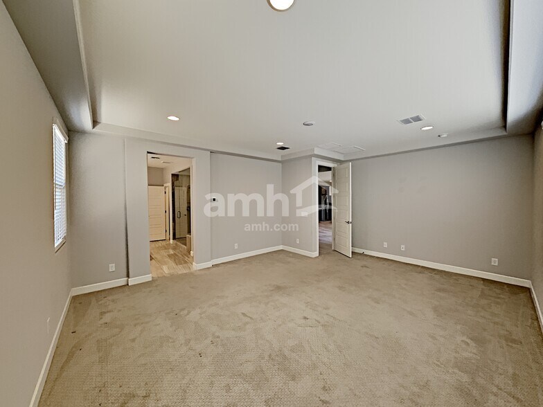 Building Photo - 18240 W Thunderhill Pl