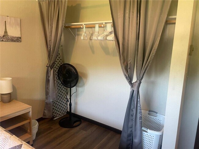 Building Photo - 812 Hills Ave