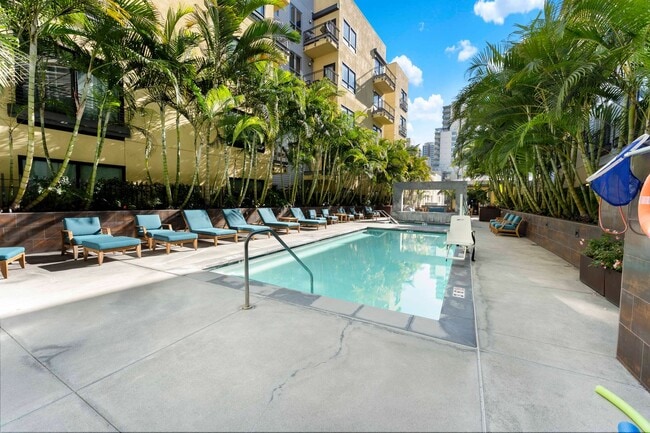 Building Photo - April Move-in Special $500 off Rent - Downtown Cortez Hill Junior Studio | Pool, Parking & Modern...