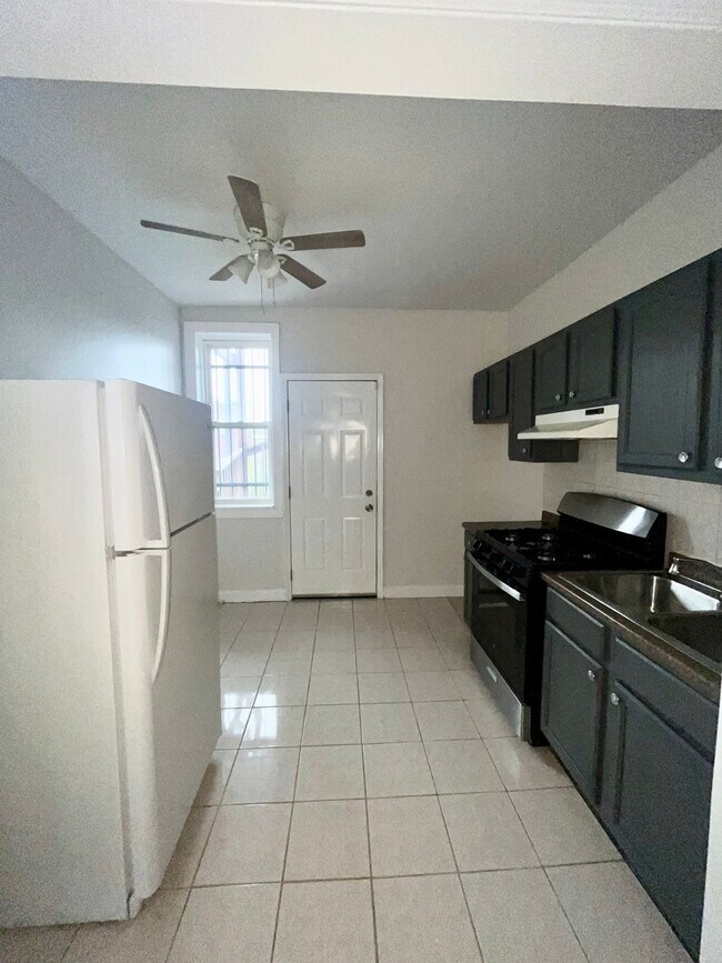 Building Photo - 2140 N Kildare Ave