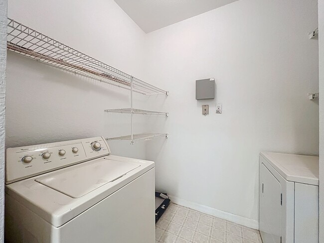 Building Photo - Renovated 2 Bed / 2 Bath Condo in Gated Visconti Condominiums – Maitland