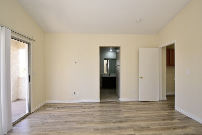 Building Photo - Charming 3-Bedroom, 2.5-Bath Two-Story Home At Smoke Ranch!