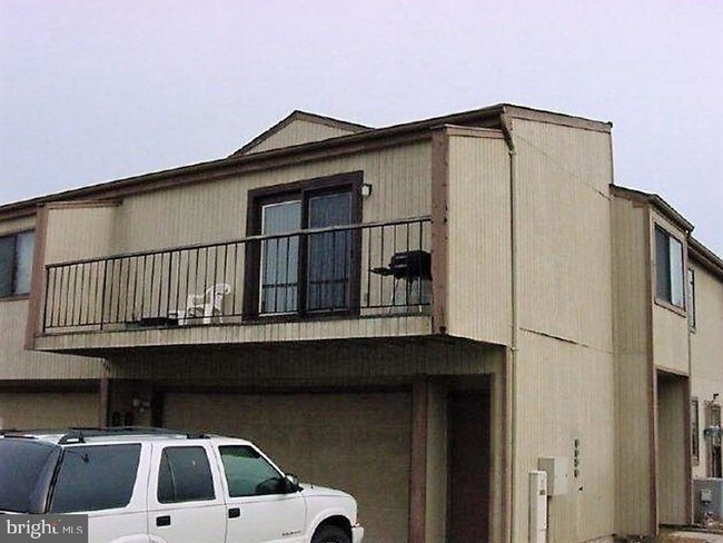 Primary Photo - 1001 Crimson Tree Ct