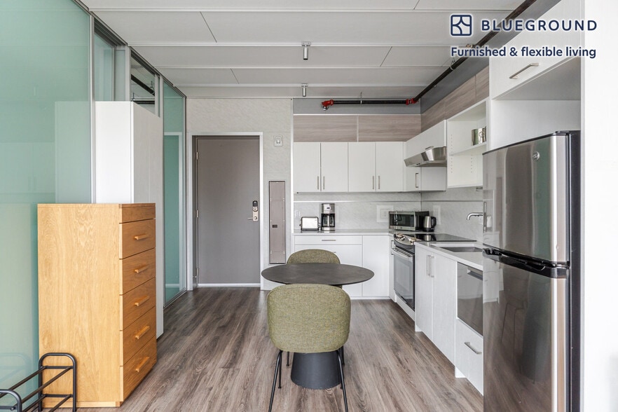 Building Photo - 303 Battery St