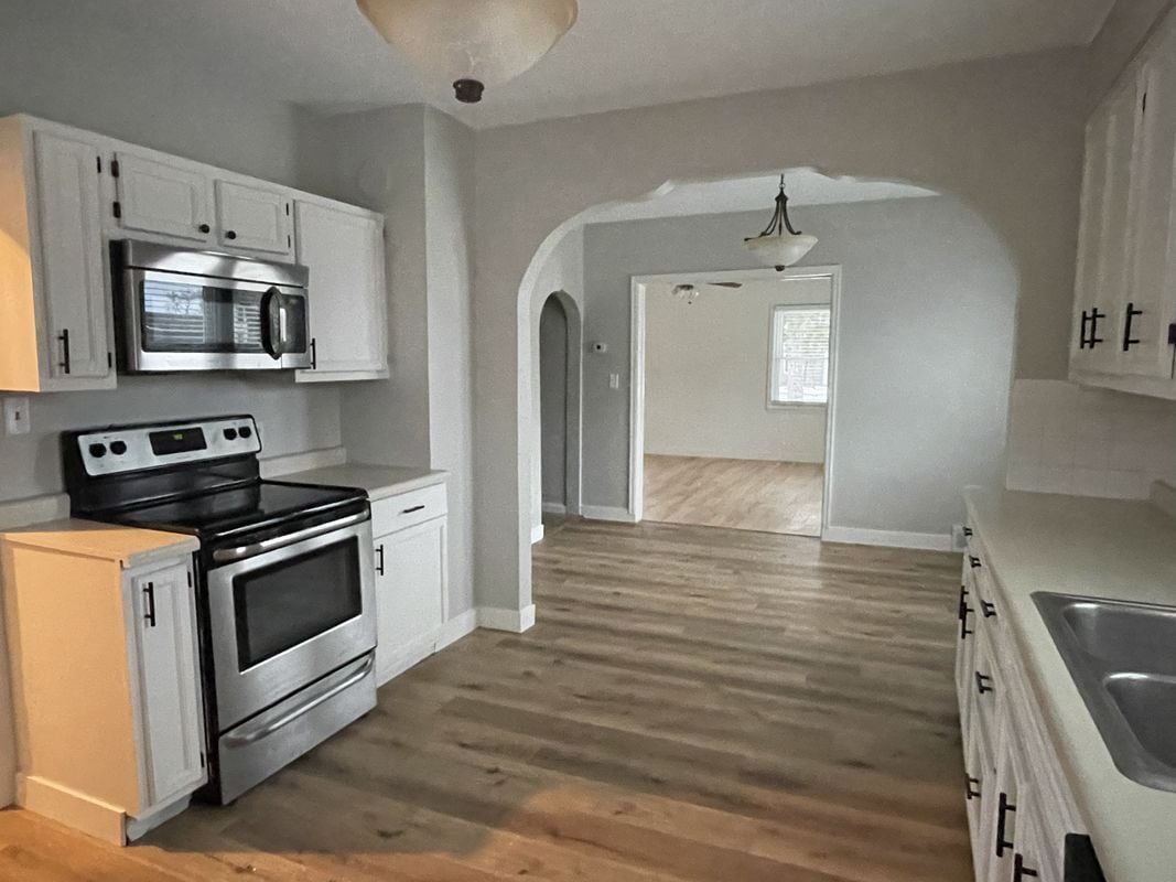 Building Photo - 304 S 1st St